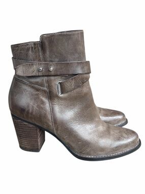 Arturo Chiang Sanyo Taupe Distressed Leather Heeled Ankle Boots Size 9